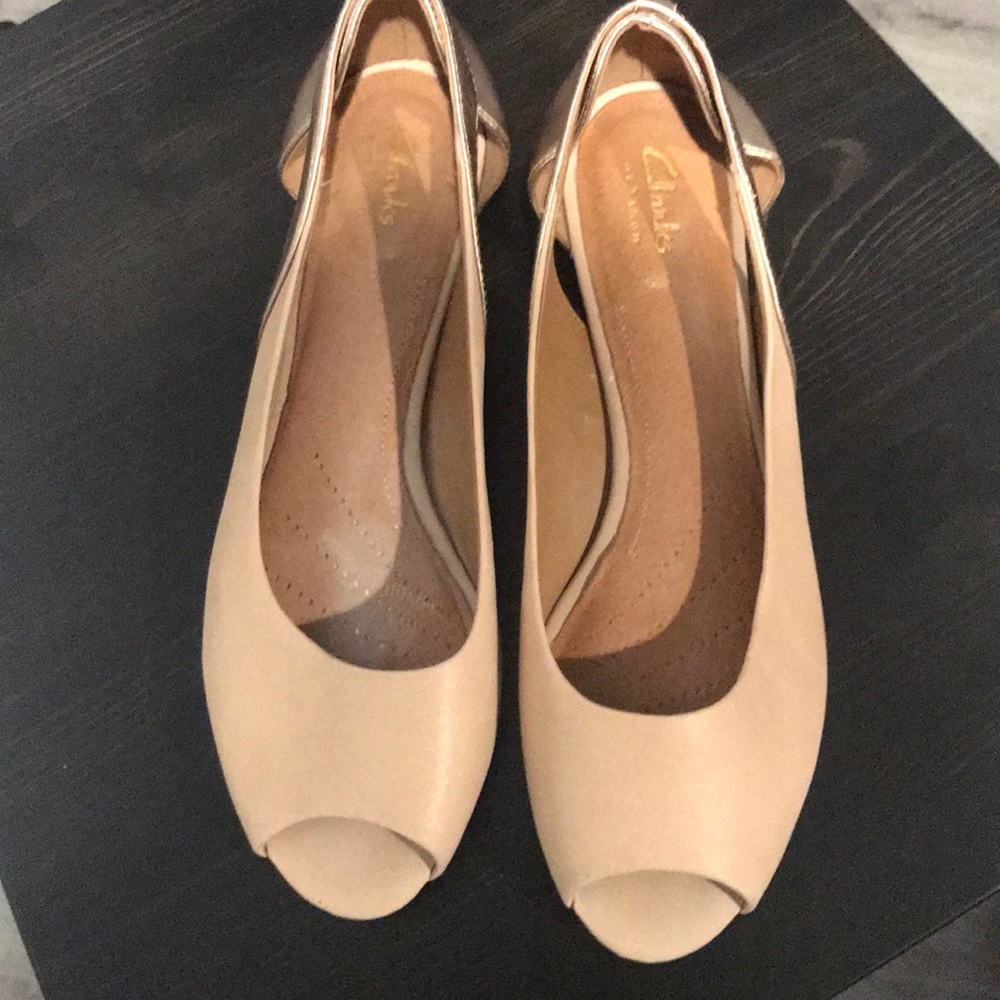 Clarks Peep-Toe flats Size 9